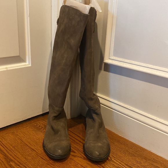 Like New Franco Sarto size 7.5 taupe/grey knee high wide calf boots. - Picture 4 of 11